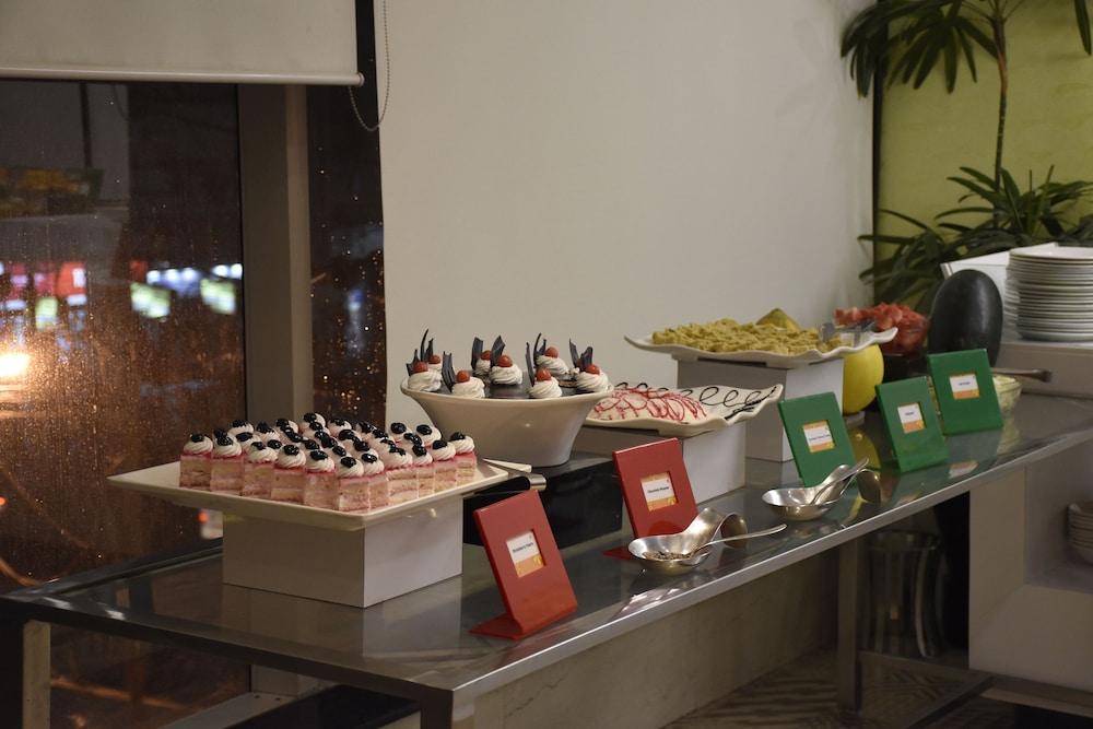 Lemon Tree Premier, Patna Hotel Patna (Bihar)